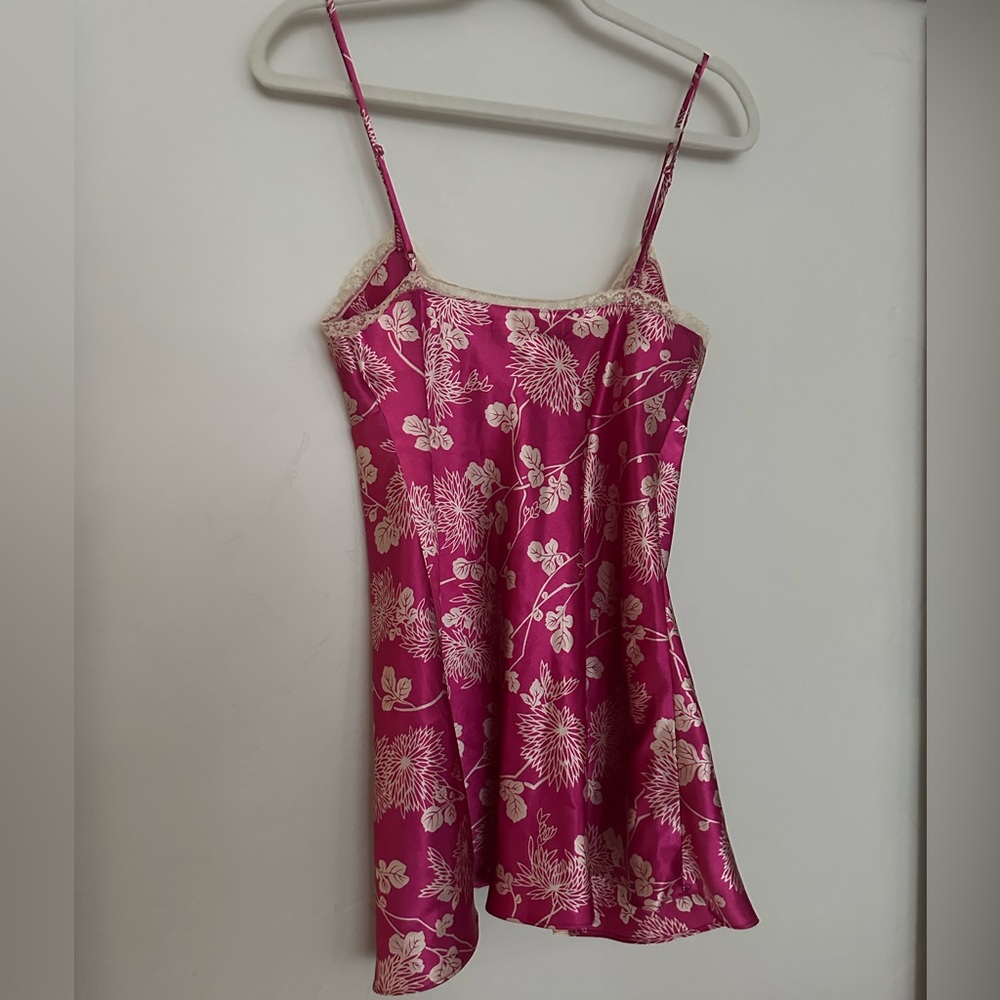 Vintage Victorias Secret Hot Pink Tie Front Slip With Cream Florals - Picture 4 of 4